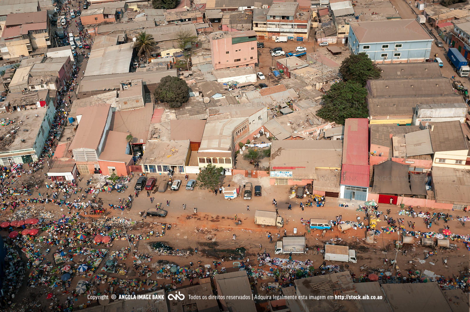 Vista aérea da cidade Luanda, capital de Angola. Bairro Marcal